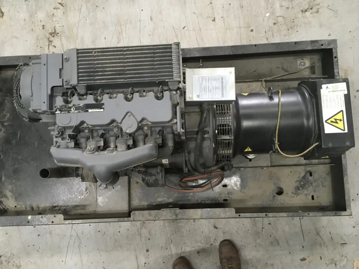 DEUTZ BF4L2011 GENERATOR 40KVA NEW - Picture 4