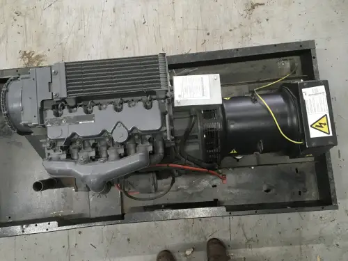 DEUTZ BF4L2011 GENERATOR 40KVA NEU – Vorschaubild 5