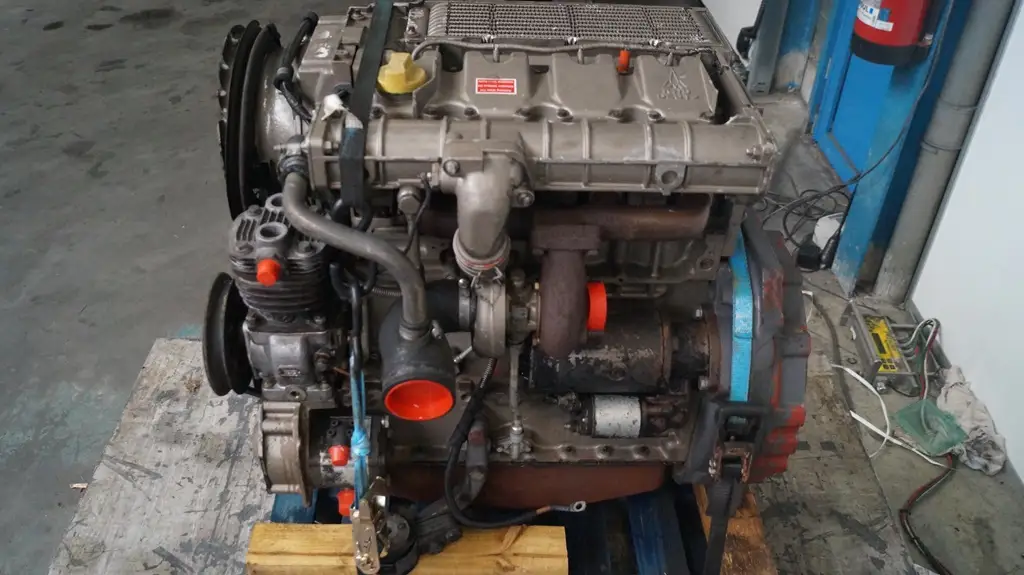 БУ ДВИГАТЕЛЬ DEUTZ BF4L1011T - Фото 2