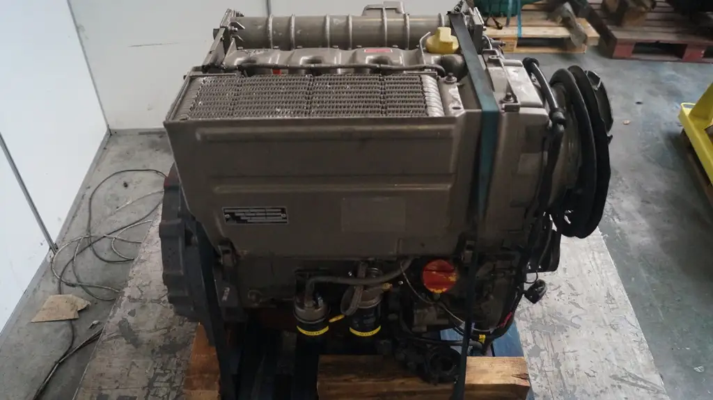 USED DEUTZ BF4L1011T ENGINE - Picture 3