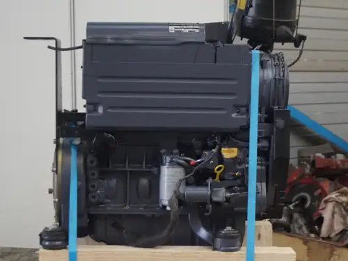 ВЕРНУТЫЙ В РАБОТУ ДВИГАТЕЛЬ DEUTZ F4L1011F