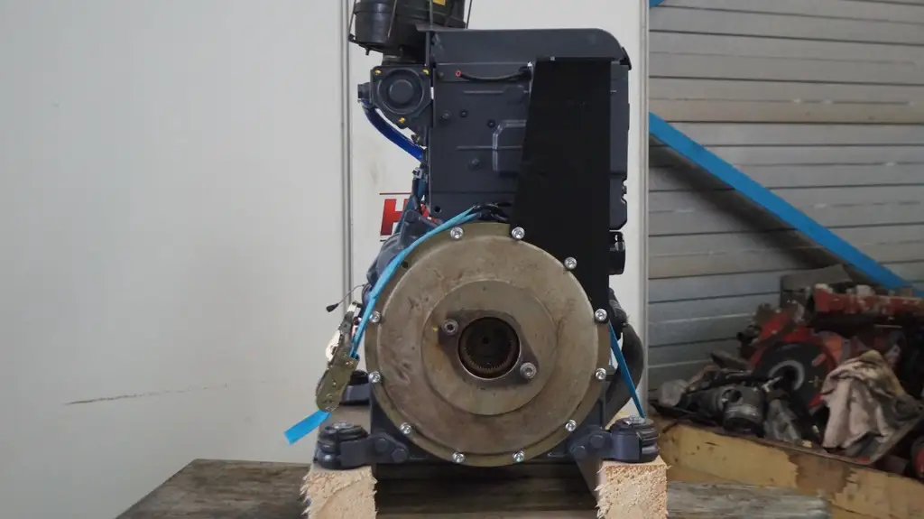 MOTEUR DEUTZ F4L1011F RÉCONDITIONNÉ - Image 3