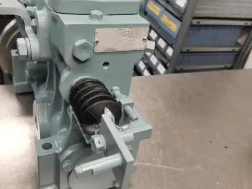 POMPE À CARBURANT MITSUBISHI S6R 48270-00000 RECONSTRUIT - Miniature 5