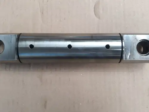 CUMMINS SHAFT, CAM FOLLOWER 3082416 NEW - Thumb image 1
