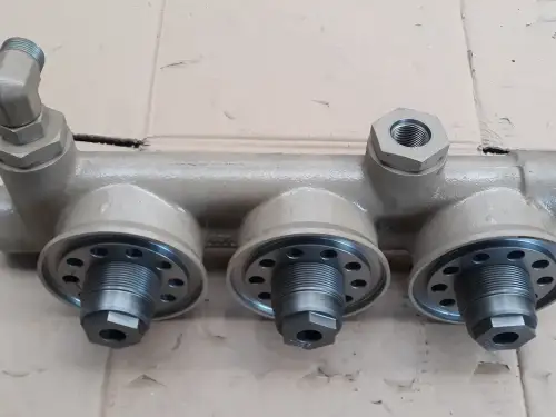 CUMMINS KRAFTSTOFFFILTERKOPF 4916702 NEU – Vorschaubild 1