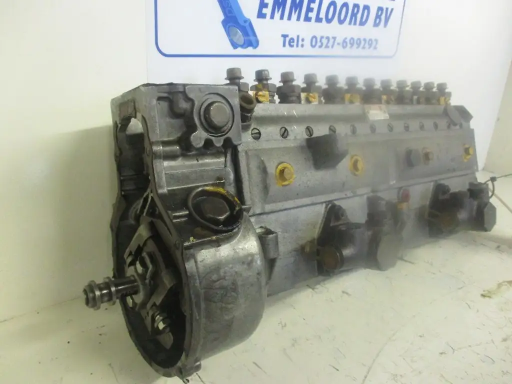 BOMBA DE COMBUSTIBLE DEUTZ 0241 8793 USADA - Imagen 2
