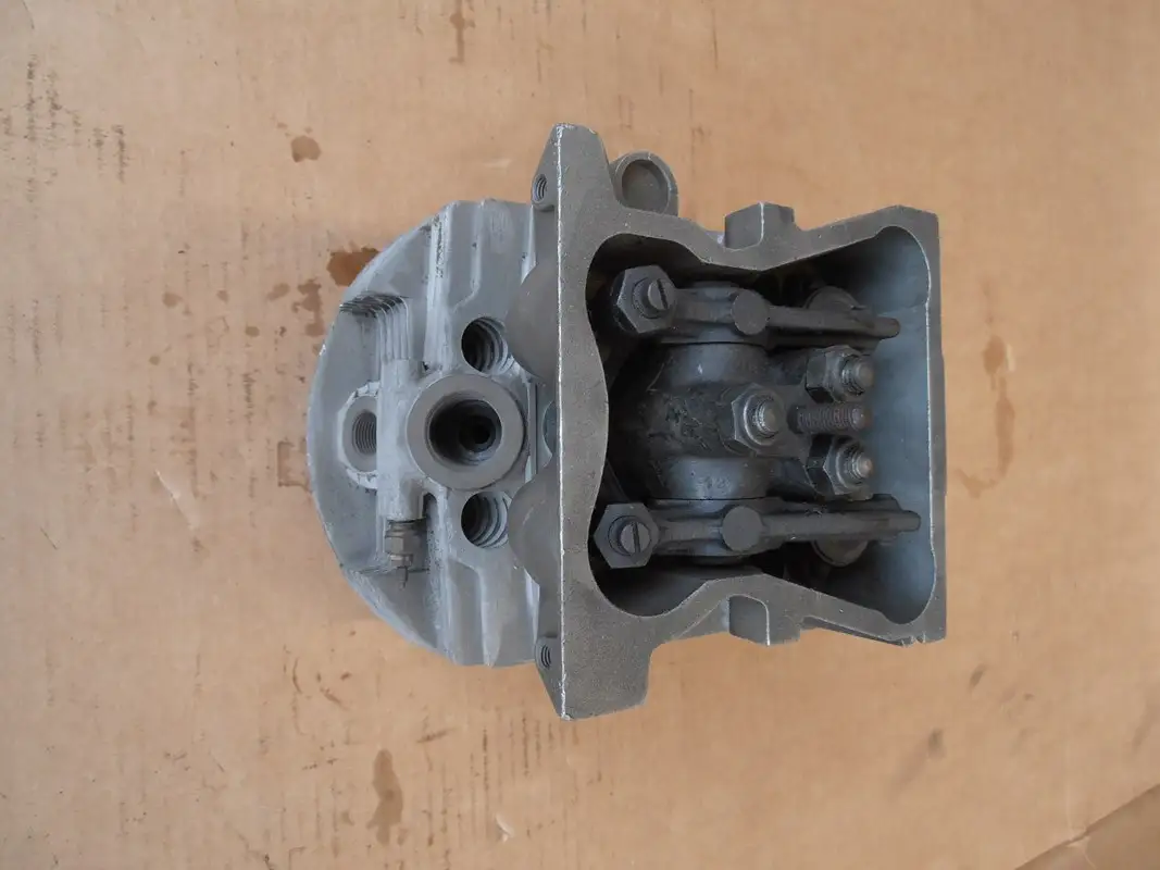 DEUTZ CYLINDER HEAD CK10131 USED - Picture 2