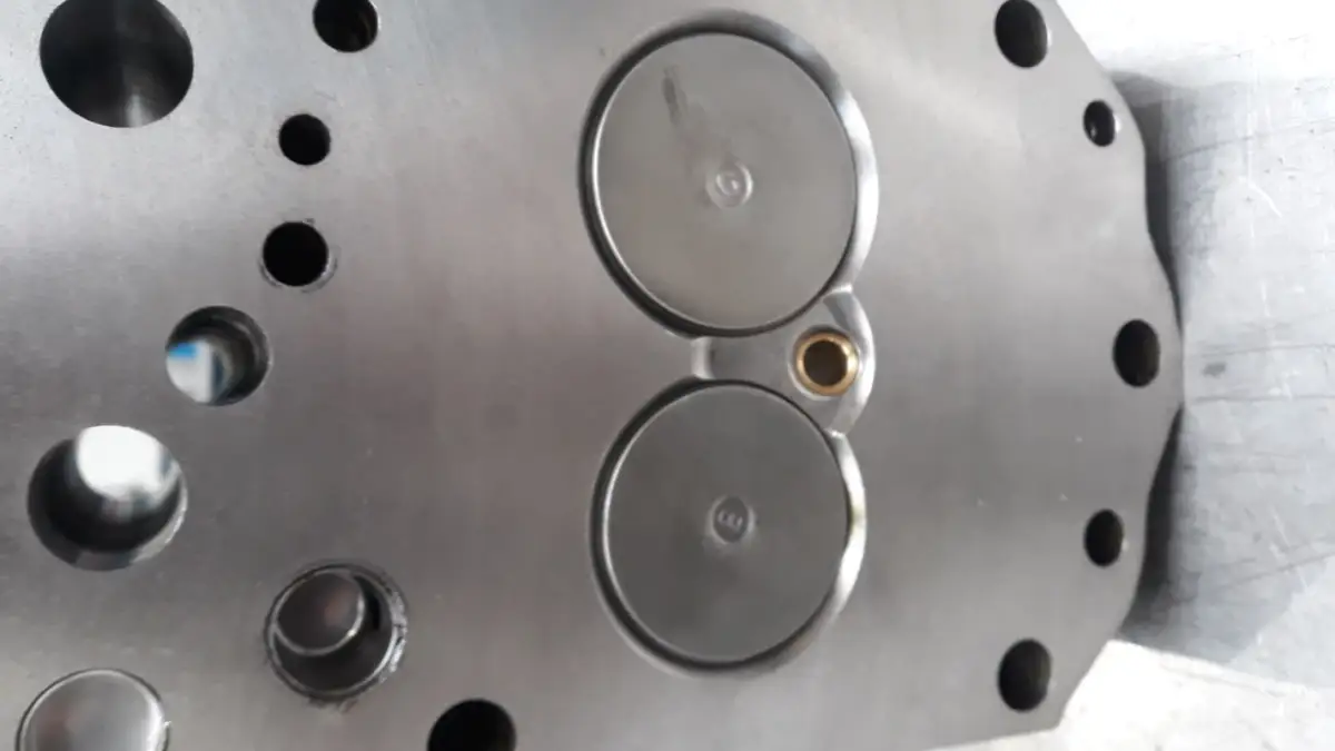 MITSUBISHI CYLINDER HEAD MITSUBISHI 6D22 CK10358 REBUILD - Picture 2