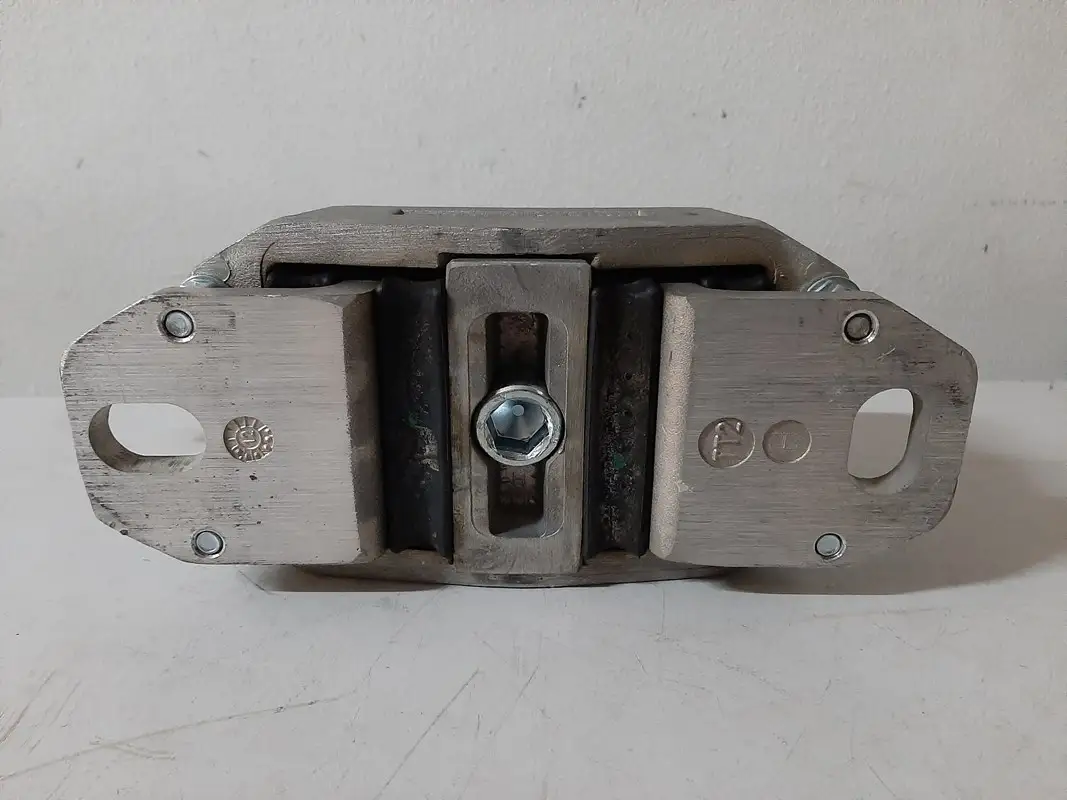 SUPPORT MOTEUR X51 96210-7046 NOUVEAU - Image 2