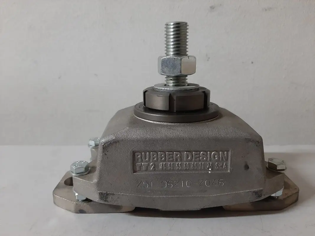 SOPORTE DE MOTOR X51 96210-7046 NUEVO - Imagen 3