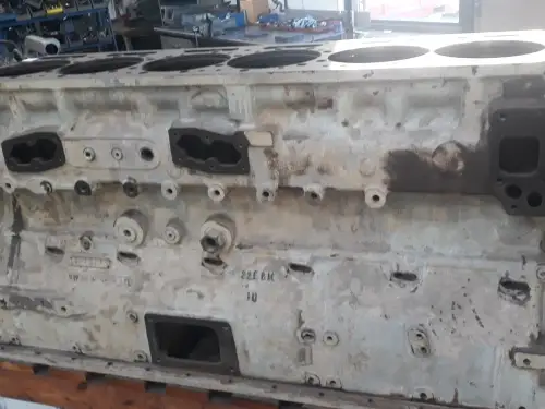 CUMMINS БЛОК ДВИГАТЕЛЯ CUMMINS 855 BIG CAM MB050 Б/У - Миниатюра 1