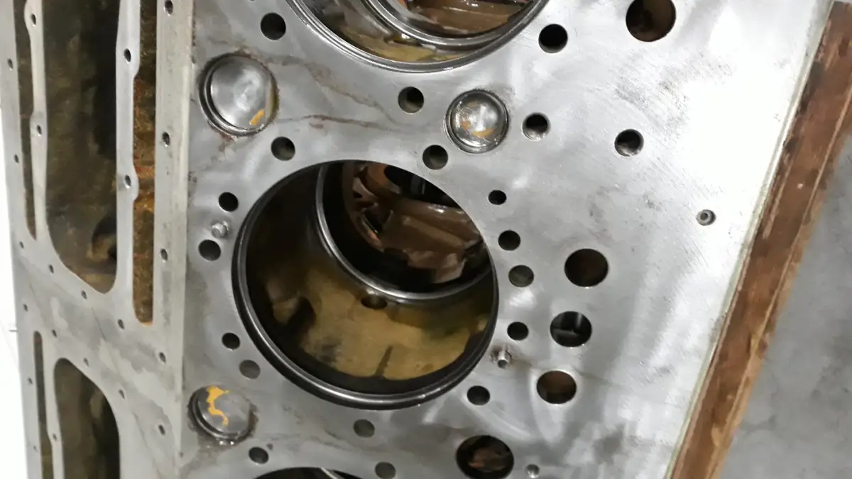 CUMMINS CRANKCASE CUMMINS QSK45 MB089 RECONSTRUIDO - Imagen 3