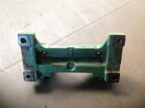 MITSUBISHI SUPPORT DE POMPE D'INJECTION 3736111700 UTILISÉ - Miniature 1