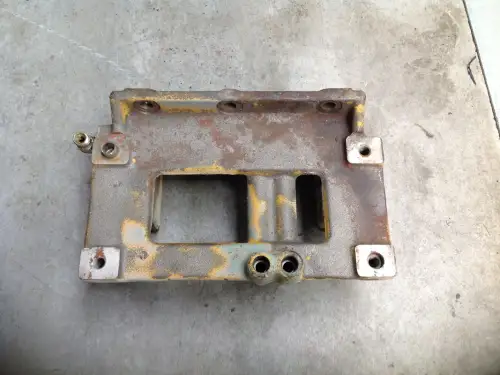 SUPPORT DE BOMBA DE INYECCIÓN MITSUBISHI 3756121100 USADO - Imagen miniatura 1