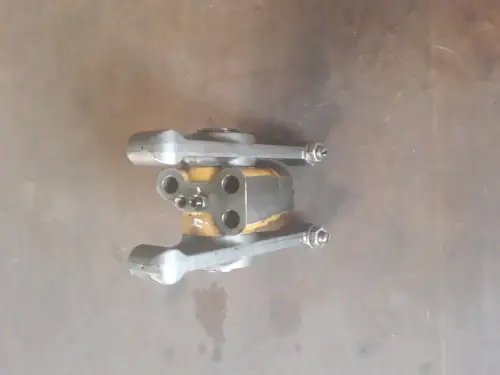 MITSUBISHI ROCKER ARM ASSY 4100421001 GEBRUIKT - Miniatuur afbeelding 1