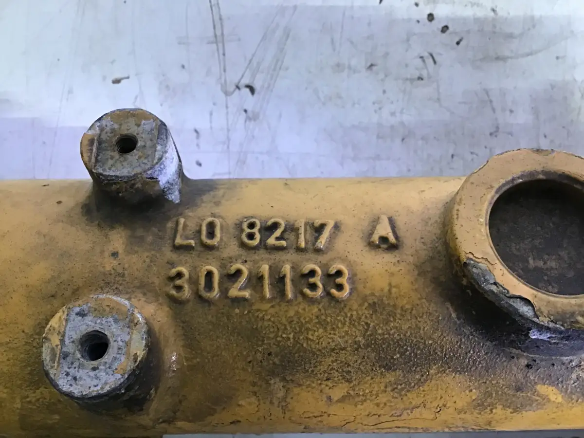 CATERPILLAR L0 8217 USED - Picture 2