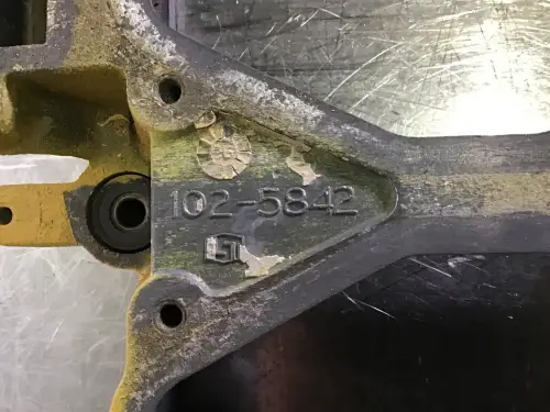 CATERPILLAR ZWISCHENSTÜCK VENTILDECKEL 1025842 GEBRAUCHT – Vorschaubild 2