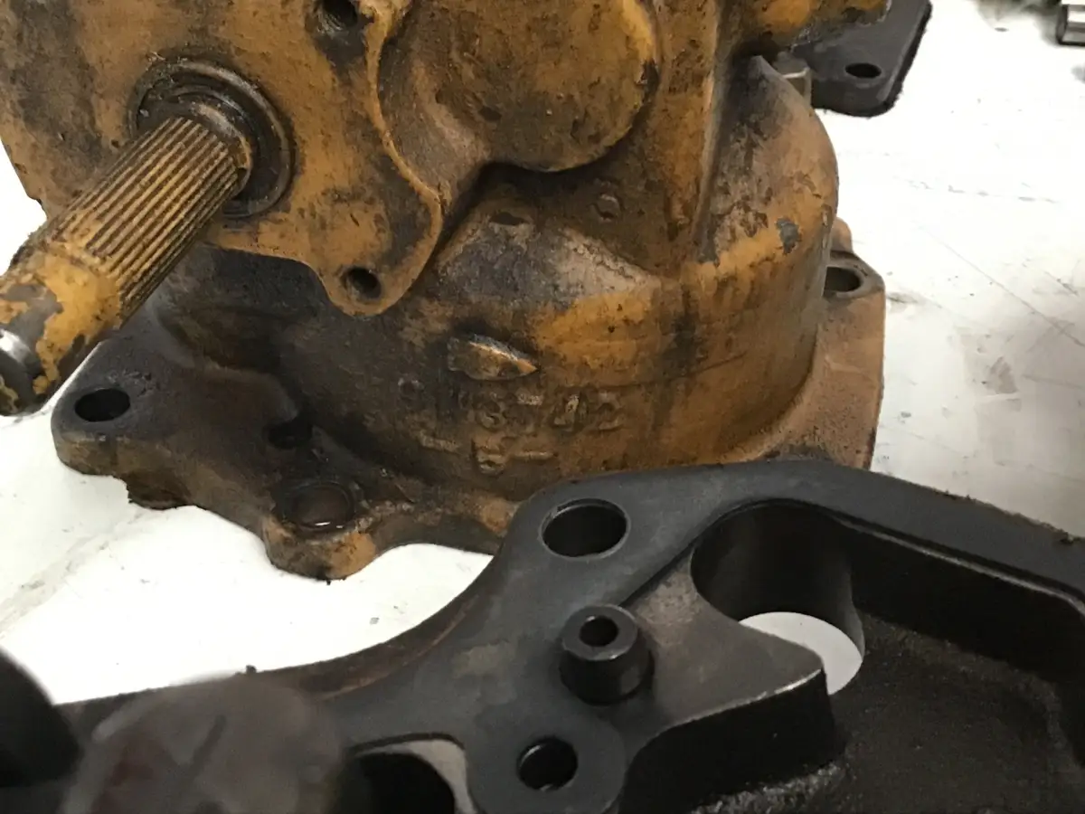 CATERPILLAR TREIBSTOFFPUMPENBEHAUSUNG 8N2896 GEBRAUCHT – Bild 4