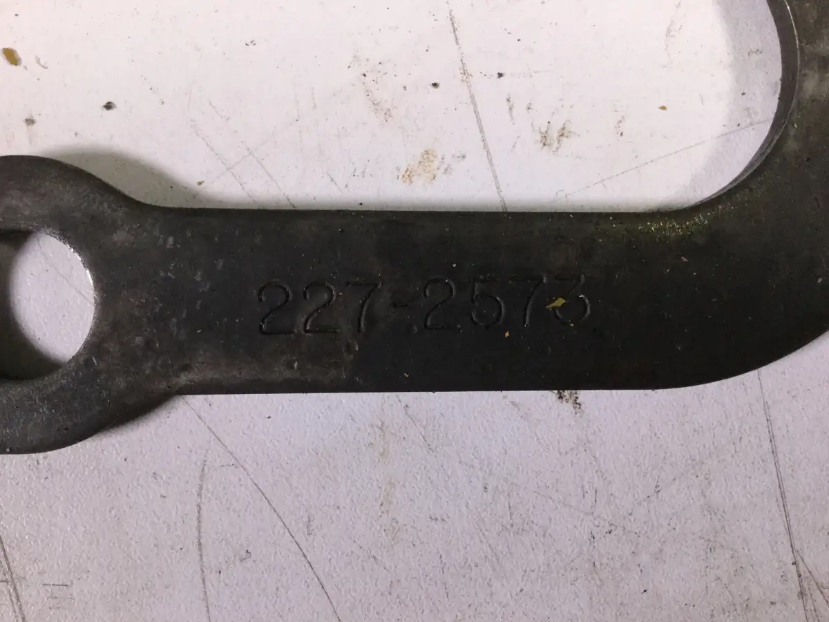 PLAQUE D'ESPACEMENT CATERPILLAR 2272573 D'OCCASION - Image 2