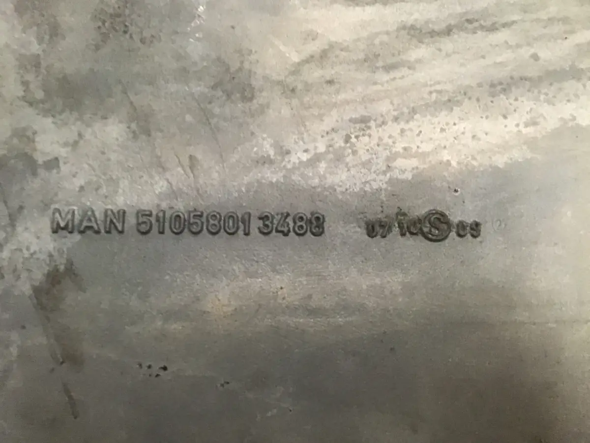 MAN OIL SUMP PAN 51058015876 USED - Picture 2