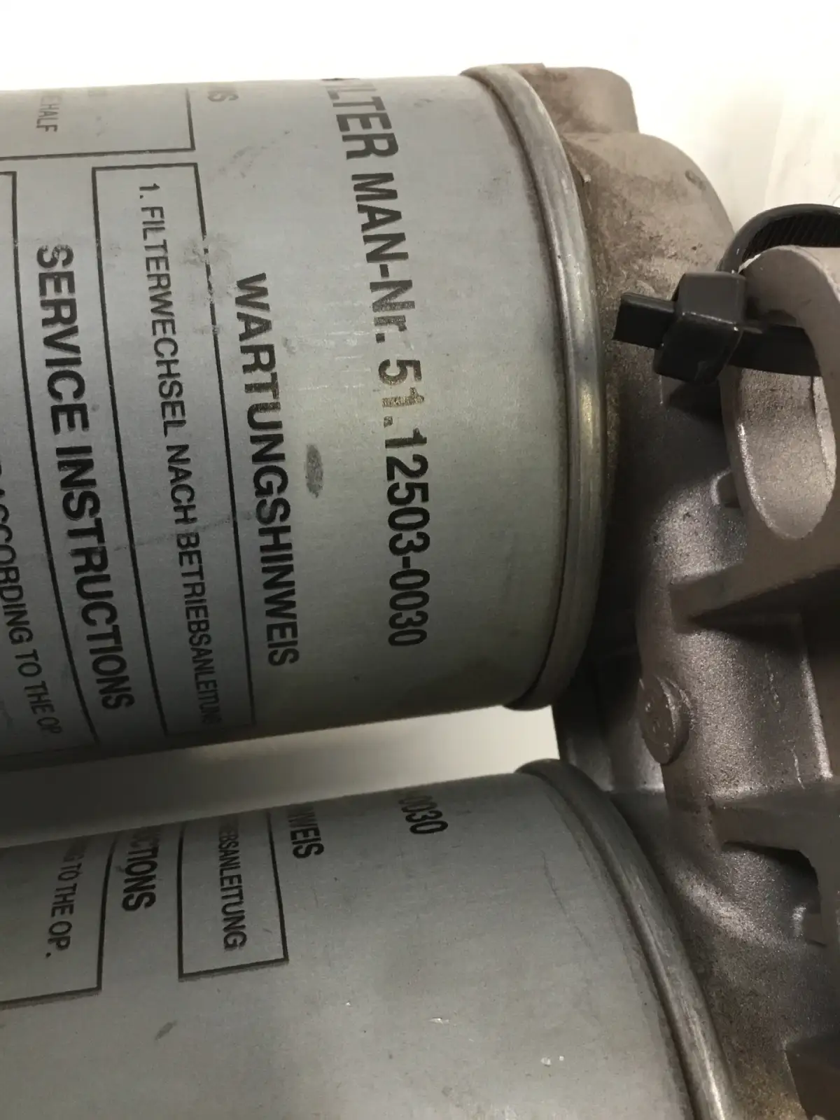 CUBIERTA DE FILTRO DE COMBUSTIBLE MAN 51125017206 USADO - Imagen 2