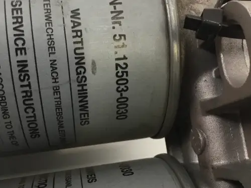 CUBIERTA DE FILTRO DE COMBUSTIBLE MAN 51125017206 USADO - Imagen miniatura 2
