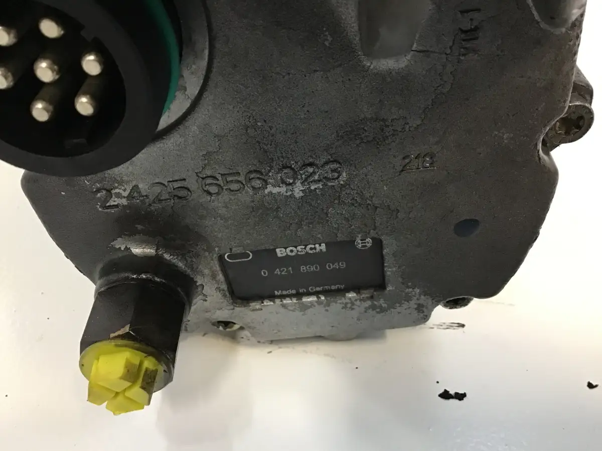 BOMBA DE COMBUSTIBLE BOSCH 0402696810 USADA - Imagen 2