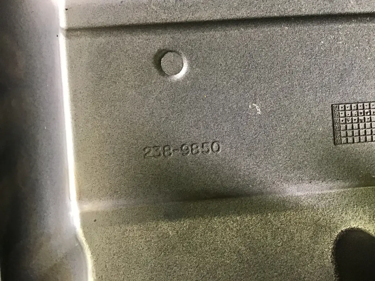 CATERPILLAR ROCKER COVER 2389850 USED - Picture 2