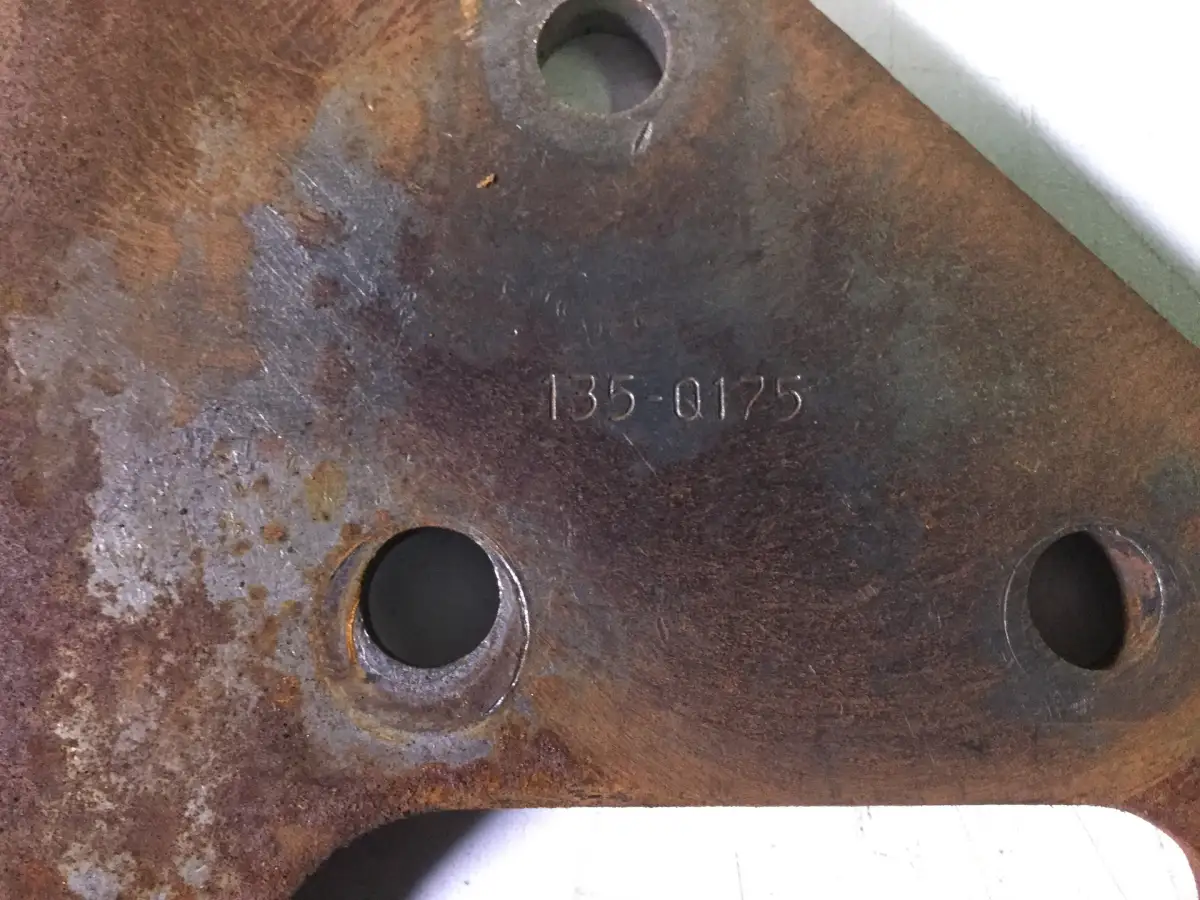 SOPORTE CATERPILLAR 1350175 USADO - Imagen 2