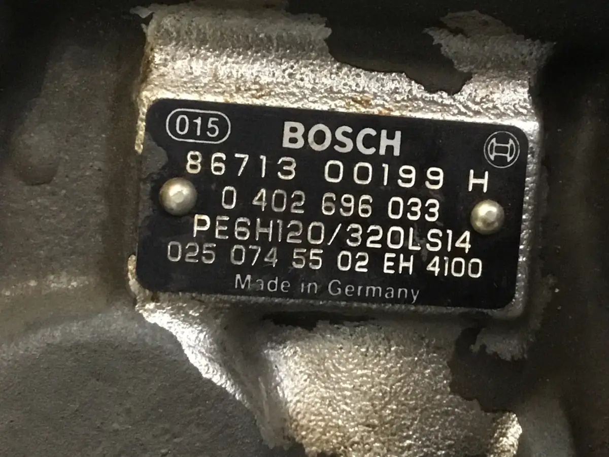 POMPE À CARBURANT BOSCH USAGÉE 0402696033 - Image 3