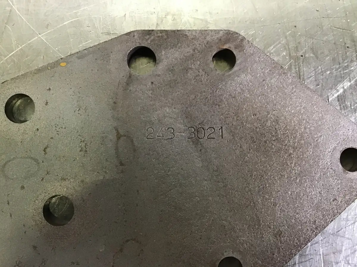 CATERPILLAR BASE PLATE 2433021 USED - Picture 2