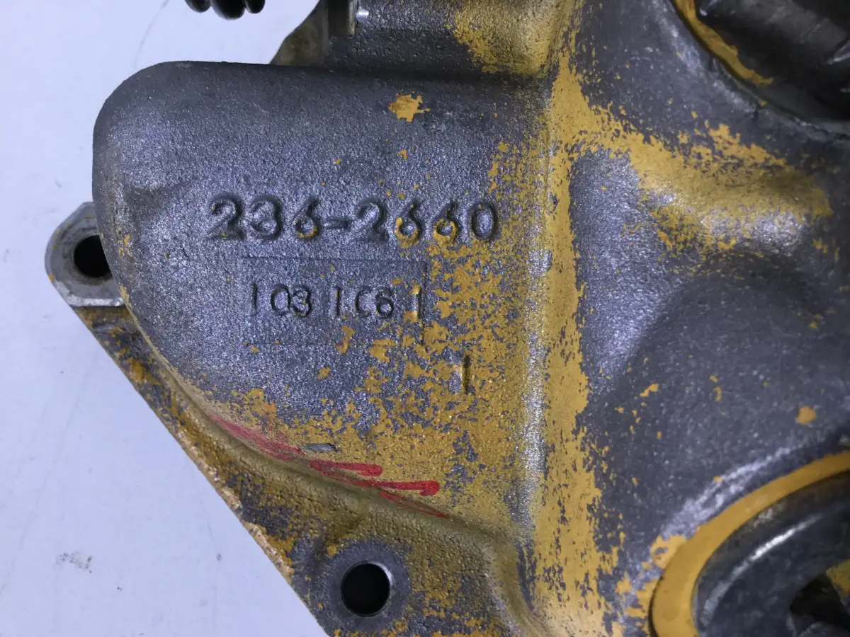 CATERPILLAR OIL COOLER HOUSING 2362660 USED - Picture 3