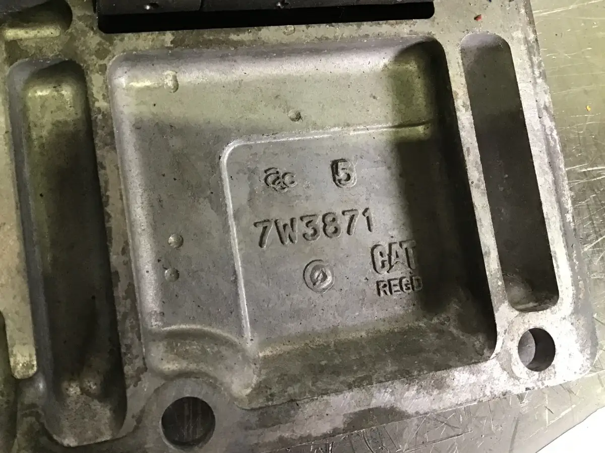 CATERPILLAR COUVERCLE DE SOUPAPE 7W3871 D'OCCASION - Image 2