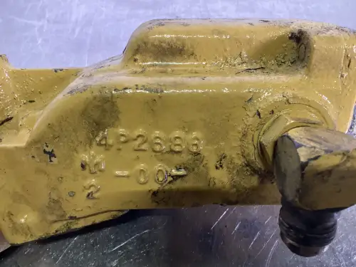 КРЫШКА ТЕРМОРЕГУЛЯТОРА CATERPILLAR 4P2686 Б/У - Миниатюра 2