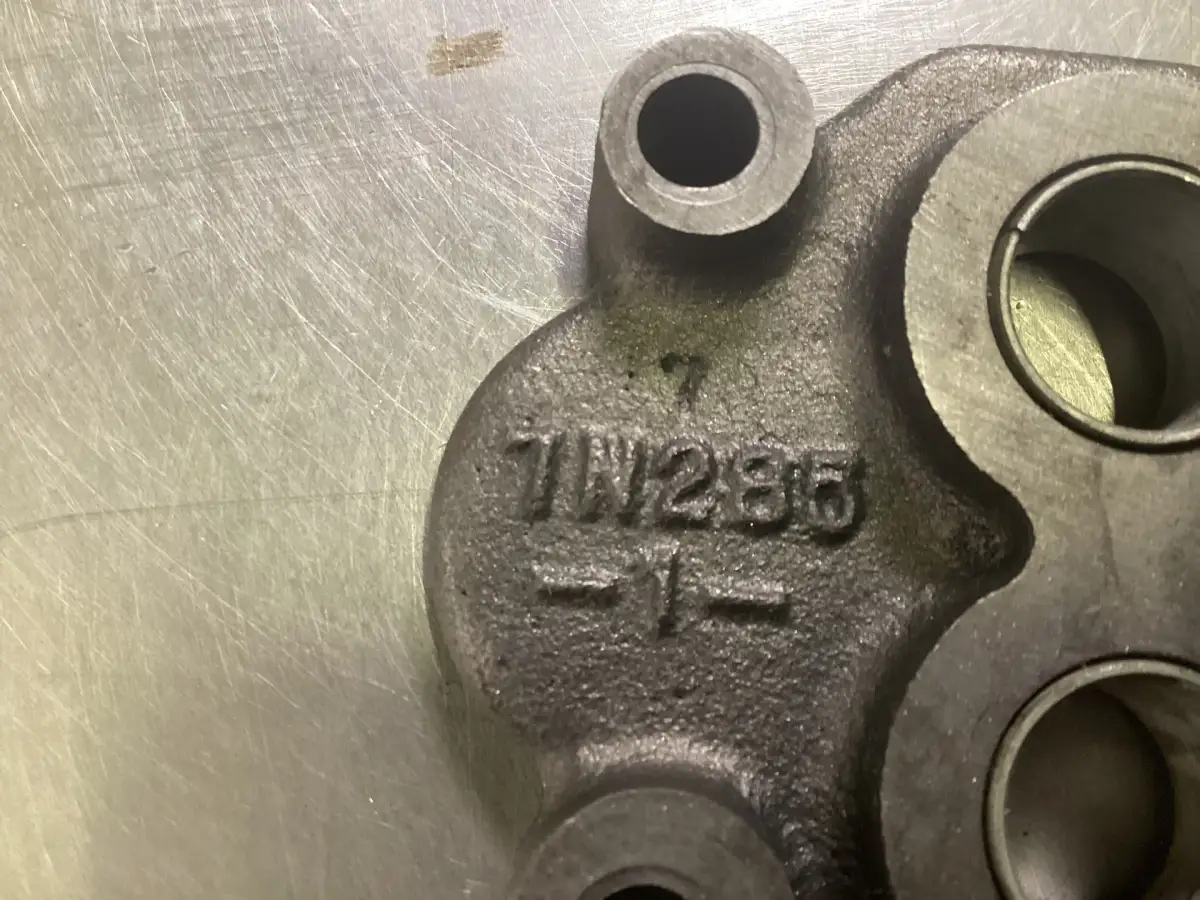 CATERPILLAR OIL PUMP COVER 7N0286 USED - Picture 2