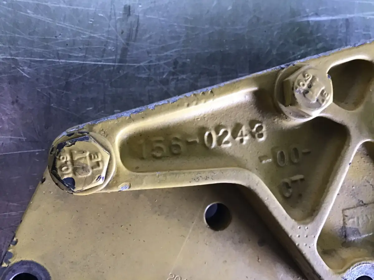 PLACA DE FILTRO DE COMBUSTIBLE CATERPILLAR 1560243 USADA - Imagen 2