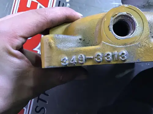 CATERPILLAR КРЫШКА КЛАПАНОВ 3493313 Б/У - Миниатюра 2