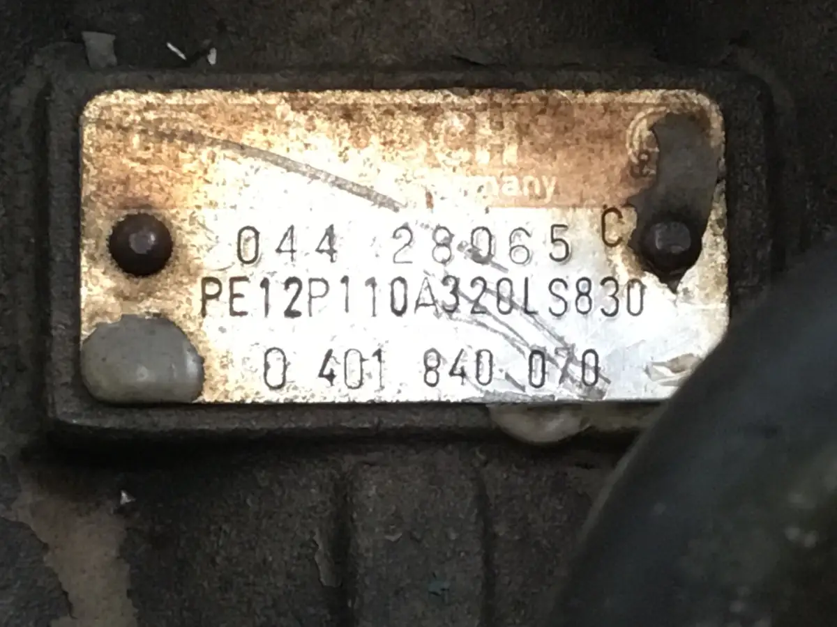 BOSCH FUEL PUMP 0401840070 USED - Picture 3
