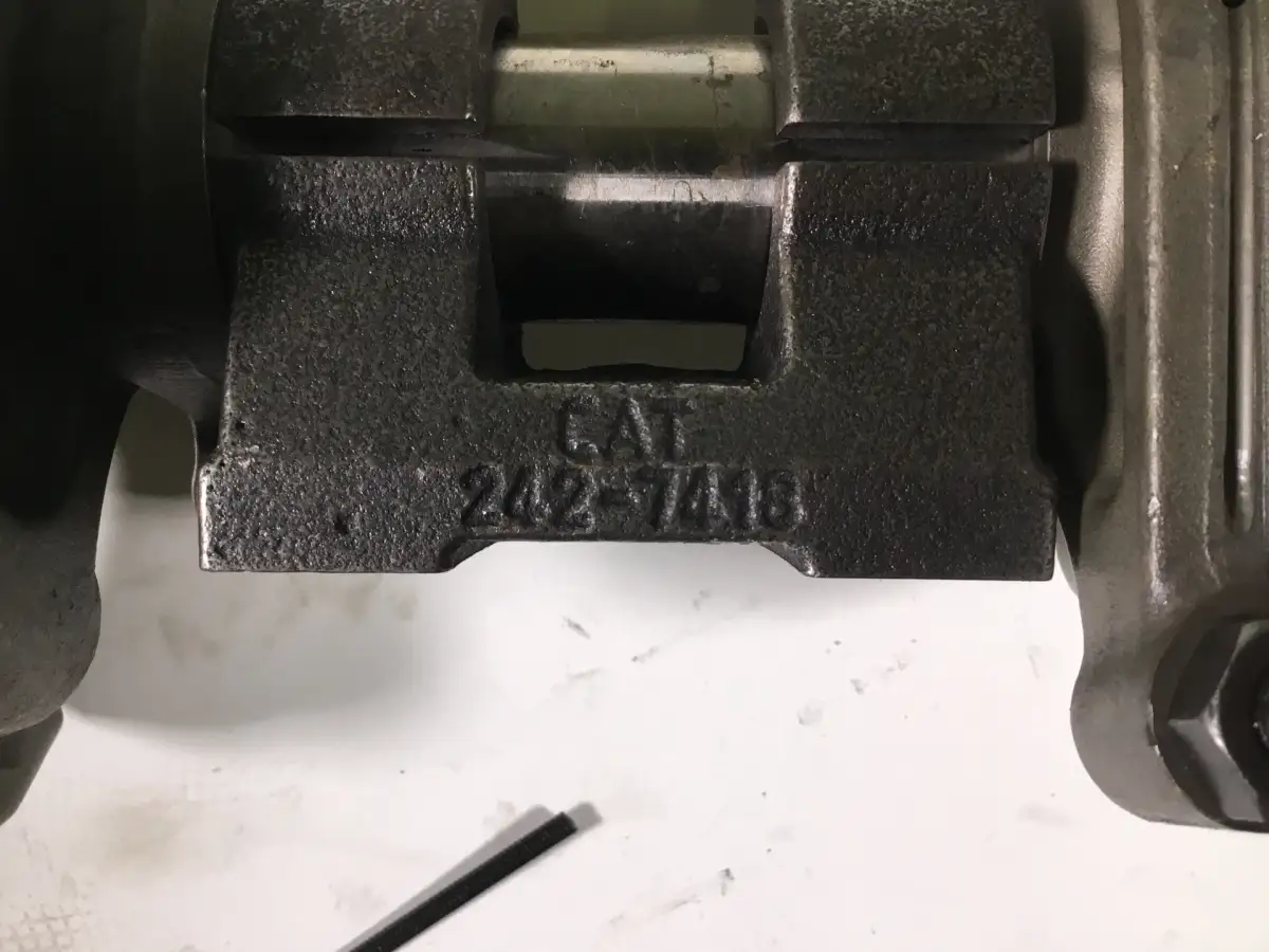 CATERPILLAR SCHWENKSTANGENGEHAUSE 2427418 GEBRAUCHT – Bild 2