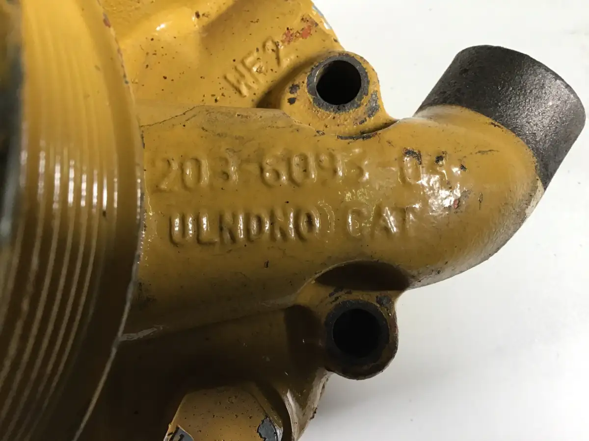 CATERPILLAR WATER PUMP HOUSING 2036093 USED - Picture 3