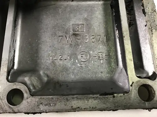 CATERPILLAR VALVE COVER 7W3871 USED - Thumb image 2