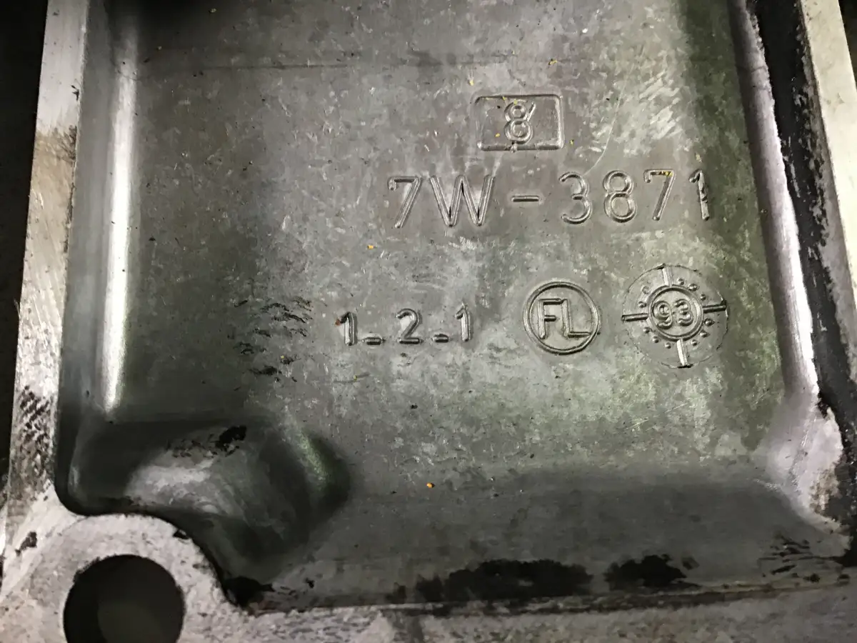 CATERPILLAR TAPA DE VÁLVULA 7W3871 USADA - Imagen 2