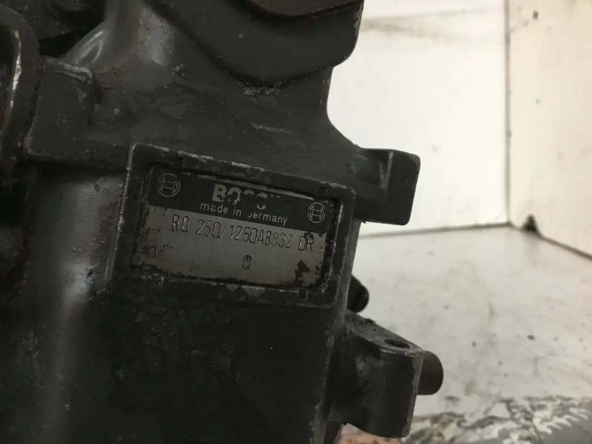 BOSCH KRAFTSTOFFPUMPE 0400648075 GEBRAUCHT – Bild 2