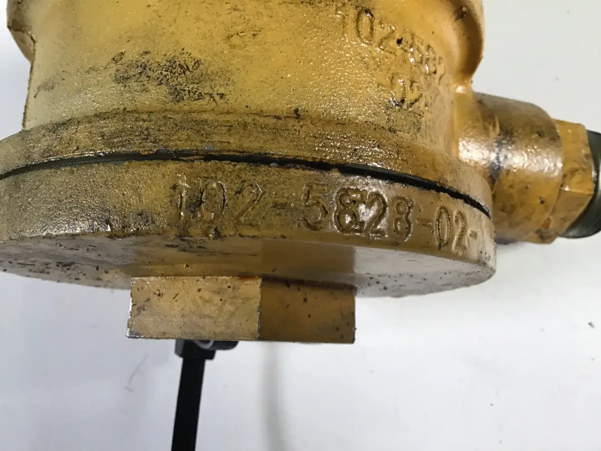 CATERPILLAR OIL FILTER ADAPTER 1025829 USED - Picture 2