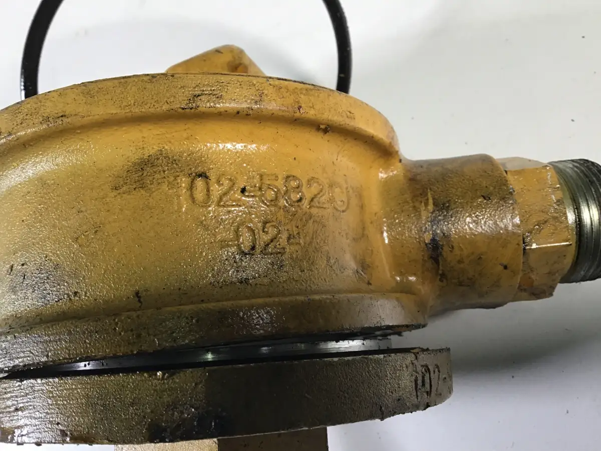 ADAPTADOR DE FILTRO DE ACEITE CATERPILLAR 1025829 USADO - Imagen 3