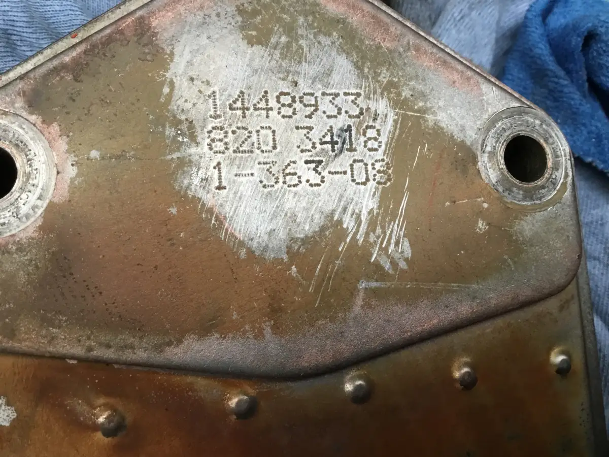 ENFRIADOR DE ACEITE SCANIA 1448933 USADO - Imagen 4