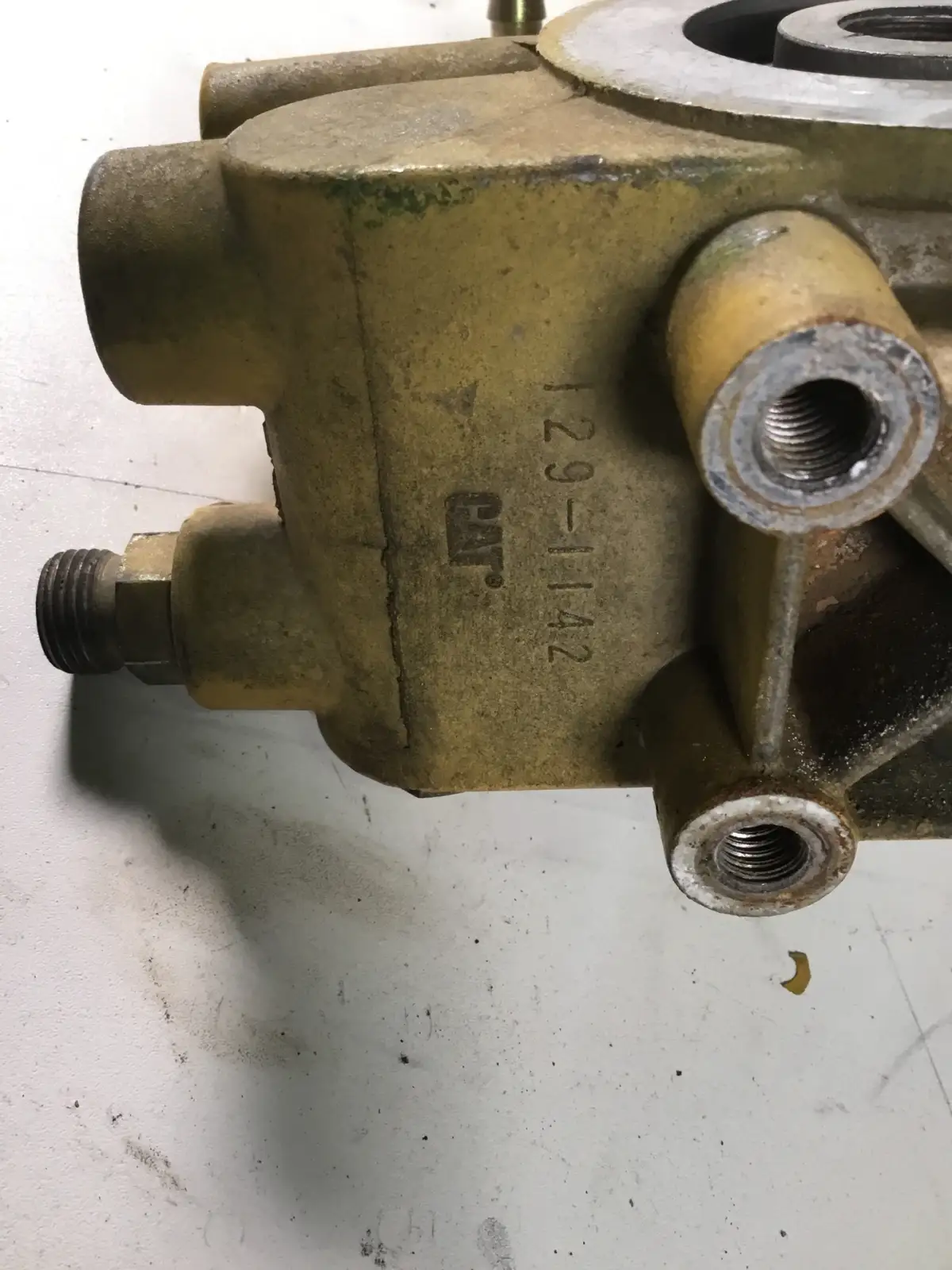 CATERPILLAR FUEL FILTER HOUSING 1291142 USED - Picture 3