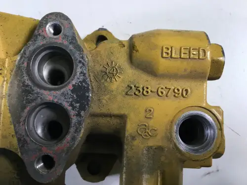CATERPILLAR FUEL FILTER HOUSING 2386790 USED - Thumb image 2