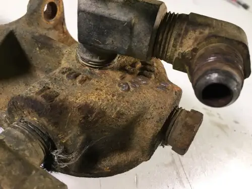CATERPILLAR WASSERFILTERGEHÄUSE 9N3668 GEBRAUCHT – Vorschaubild 2