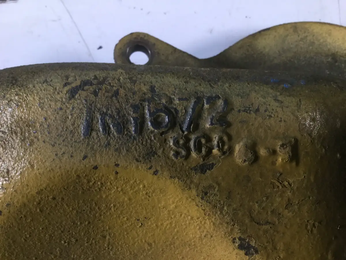 CATERPILLAR CONEXIÓN DE BOMBA DE AGUA 7N1572 USADA - Imagen 2